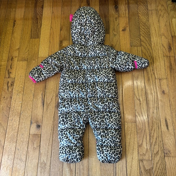 MICHAEL KORS BABY LEOPARD PRINT ZIP UP SNOWSUIT OUTFIT SIZE 0/6 MONTHS - Picture 2 of 6